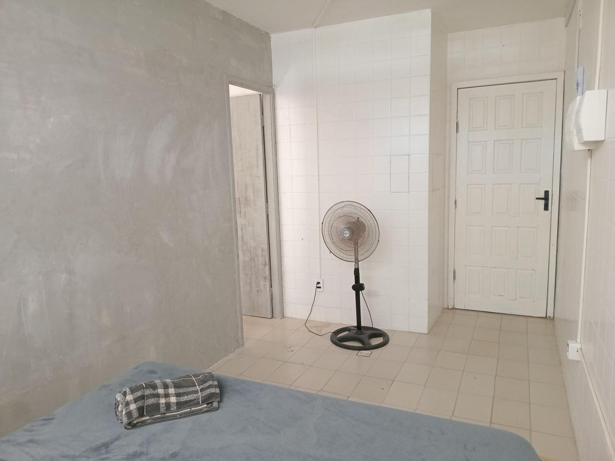 Com Cozinha E Banheiro Privado Em Casa Ampla 130mt Da *