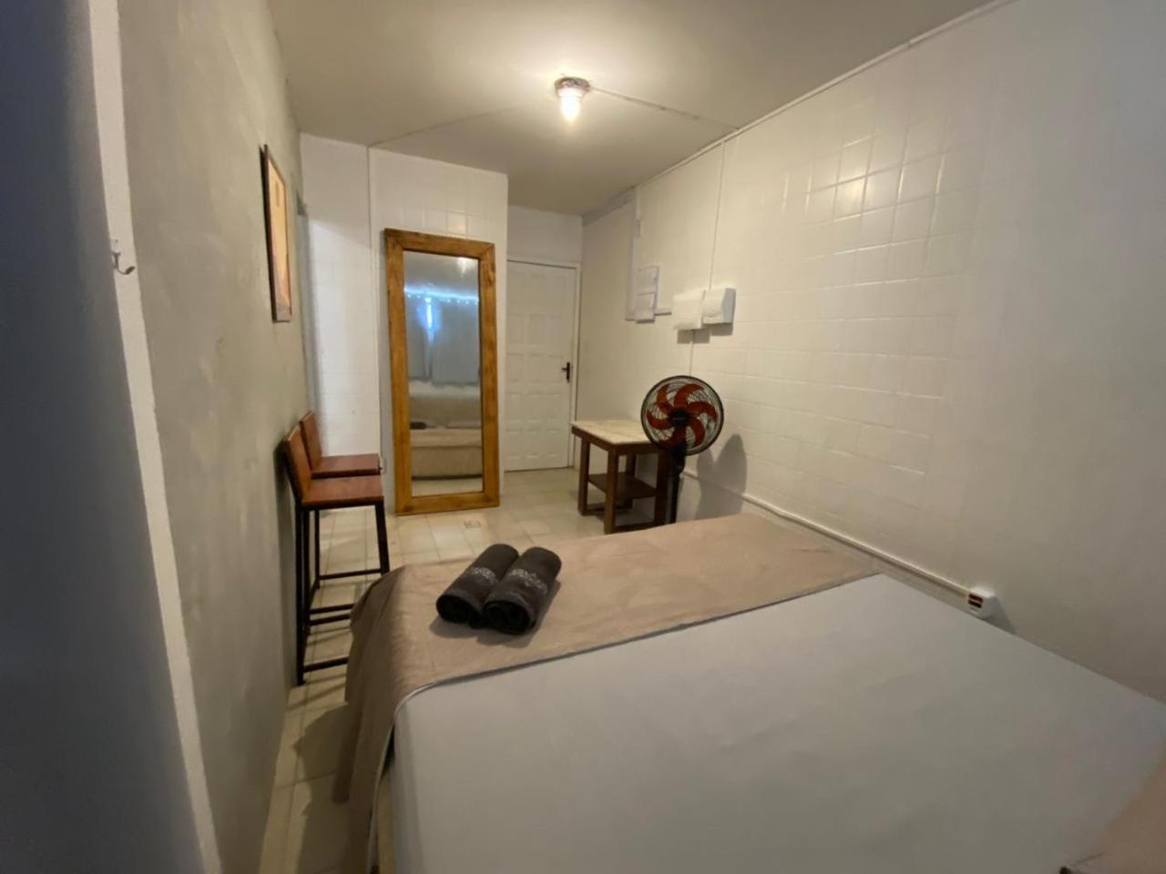 Com Cozinha E Banheiro Privado Em Casa Ampla 130mt Da Apartamento